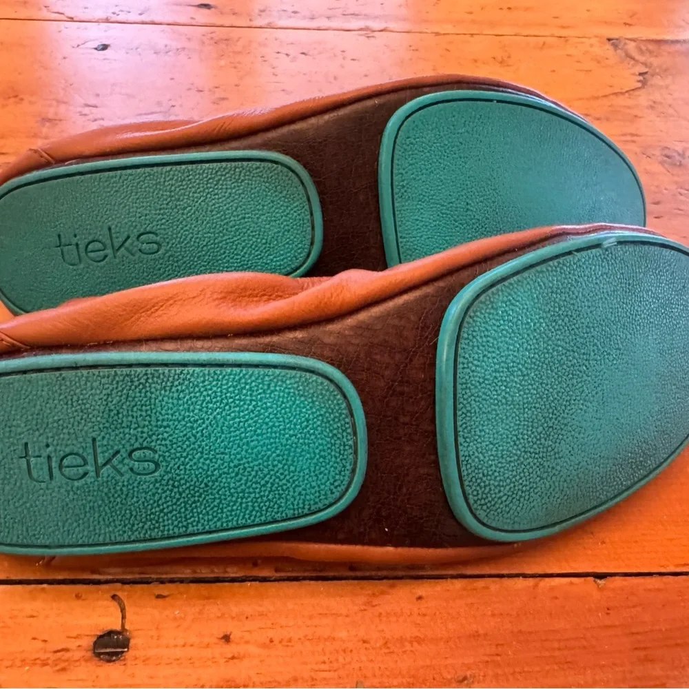 Tieks tan camel used leather flats - Picture 4 of 4